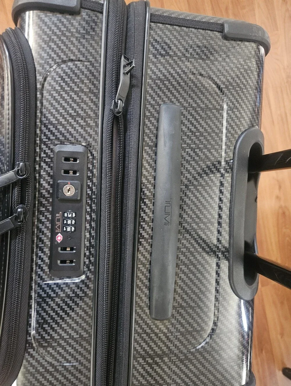 Tumi Hard-Shell  Spinner Suitcase - Men Bags